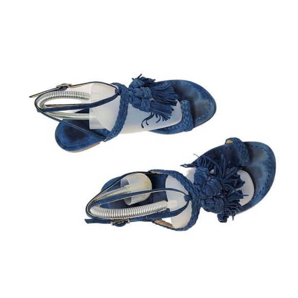 Stuart Weitzman  - Picture 9 of 15